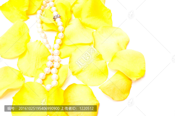 珍珠和花瓣