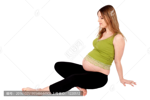 孕婦坐在地上