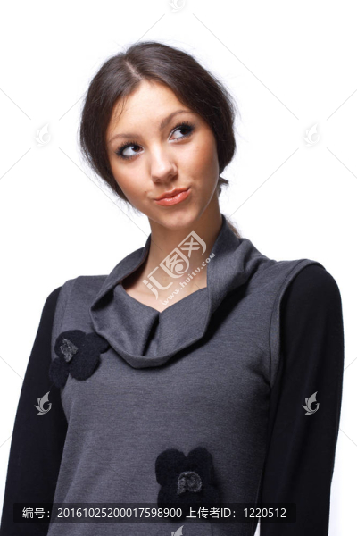 年輕女子望著遠方