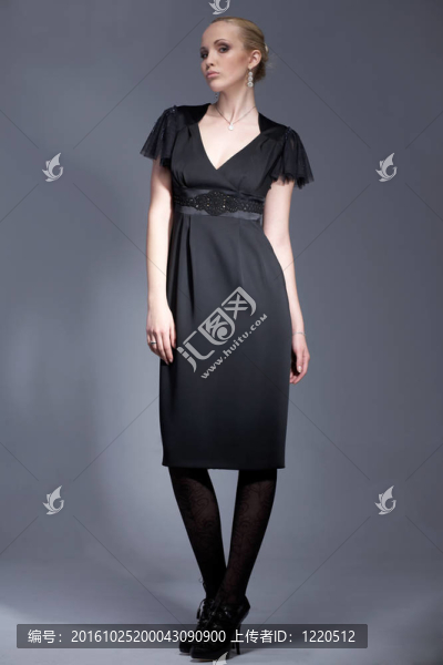 黑色晚禮服模特。