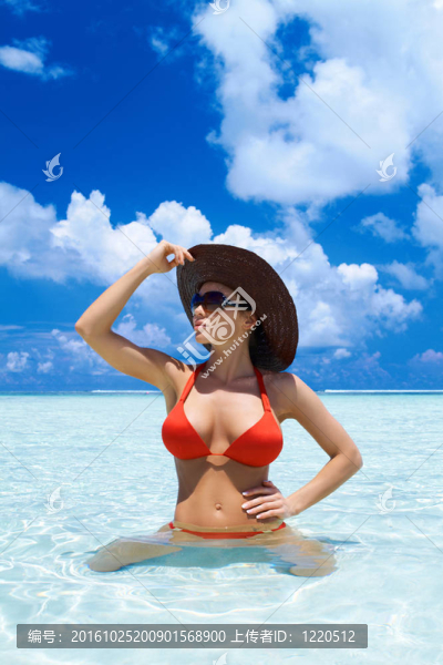 女人在馬爾代夫