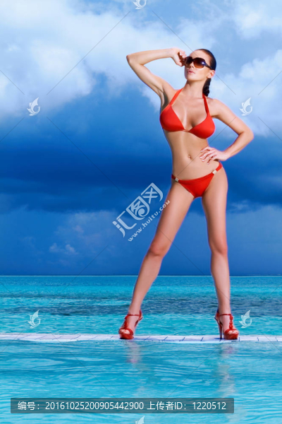 女人在馬爾代夫