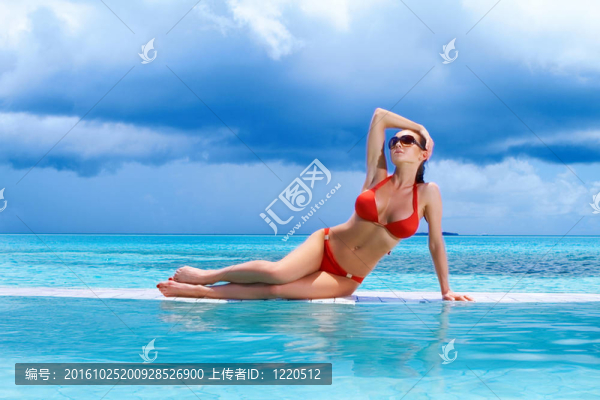 女人在馬爾代夫
