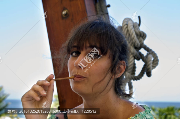 女人在餐廳
