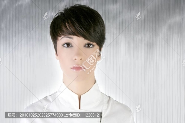 未來女人白銀肖像