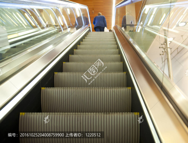 自動(dòng)扶梯