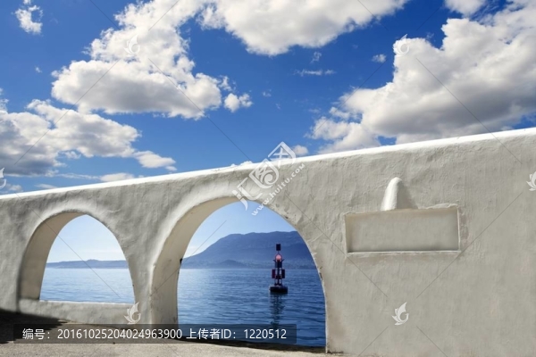 地中海海景白色拱形建筑