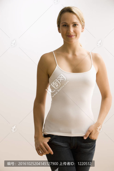 在Camera微笑的女人