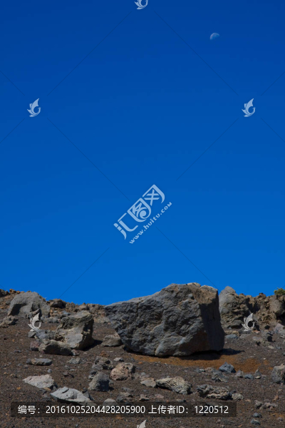 火山地形看起來(lái)像月球表面