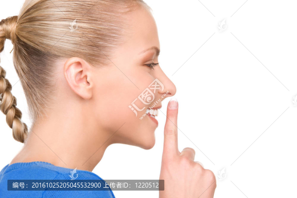 手指在嘴唇