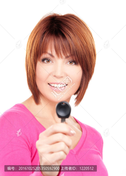 快樂的女人與汽車鑰匙
