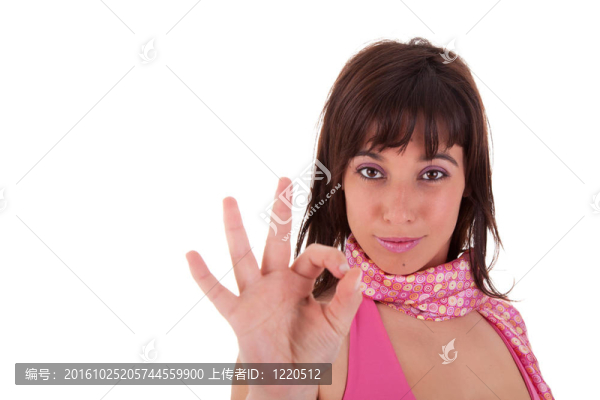 年輕漂亮的女人用大拇指確定成功的標(biāo)志；白色背景上的孤立。工作室拍攝。