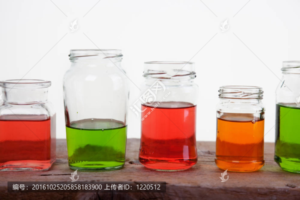 玻璃與水彩畫(huà)