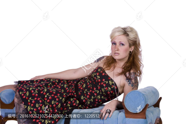 坐在椅子上的女人的藝術(shù)形象