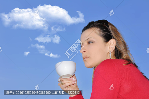 年輕漂亮的女人