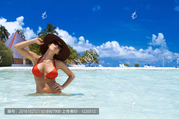 女人在馬爾代夫