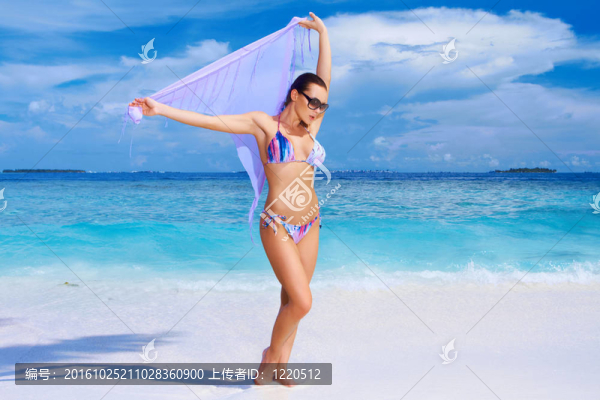女人在馬爾代夫