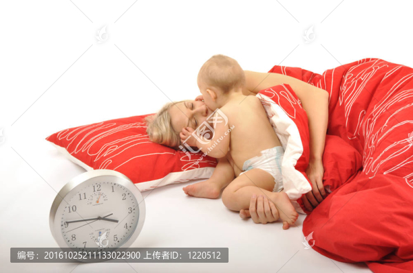 嬰兒醒來媽媽