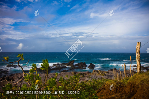 多巖石的海岸