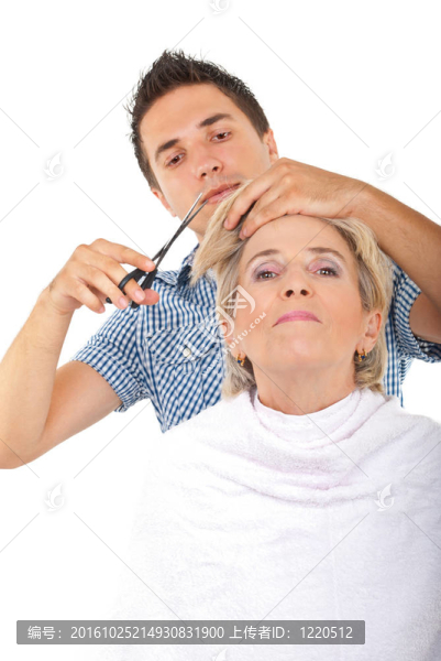 理發(fā)師剪高級女人頭發(fā)
