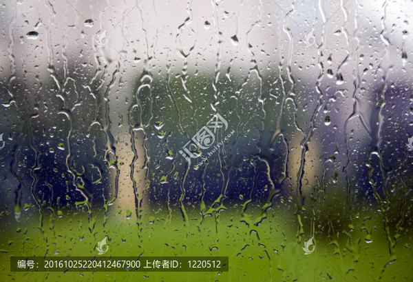 下雨的時候通過窗戶