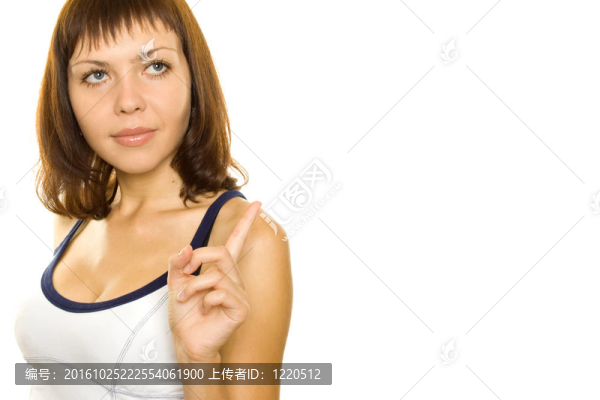 年輕的女孩指著一個手指
