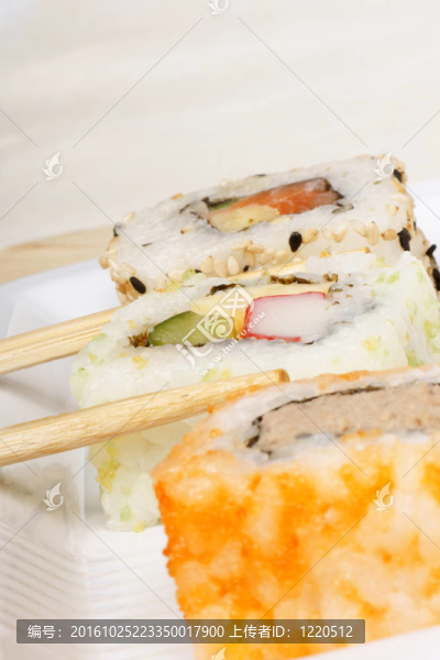 粟實(shí)和分隔開的
