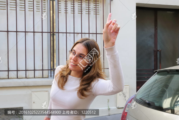 戶外肖像年輕女子