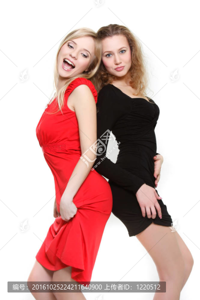 兩個性感的女孩在紅色和黑色超過白色