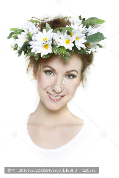 美麗的花環(huán)的年輕美麗的女人