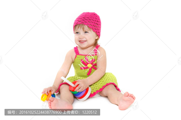 可愛的女孩在白色tddler