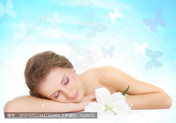 自然背景下的年輕美女特寫畫像