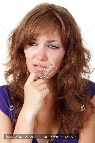 美麗的女孩哭了