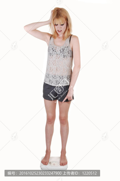 尺度上的悲傷女孩。