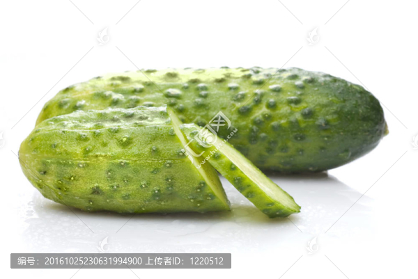 綠黃瓜與白水隔離