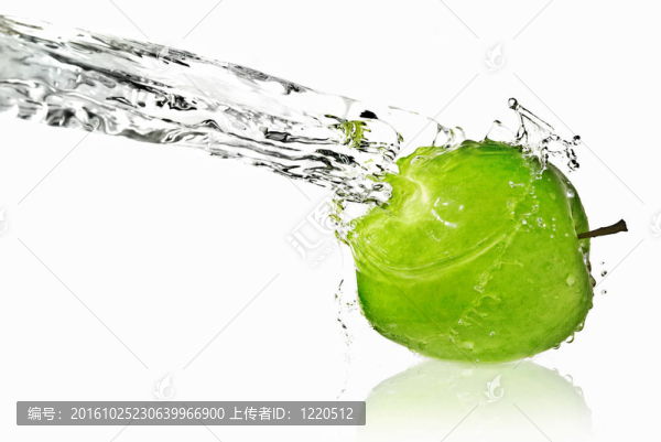 白蘋果上的淡水飛濺