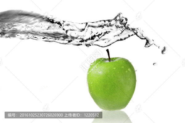 白蘋果上的淡水飛濺