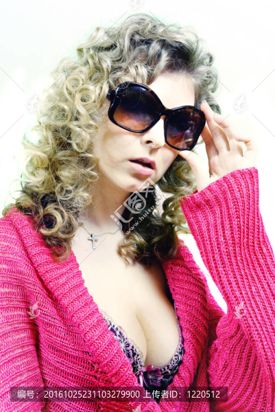 年輕性感金發(fā)女郎的肖像