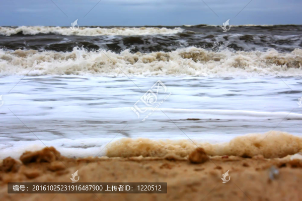 暴風(fēng)雨的海灘