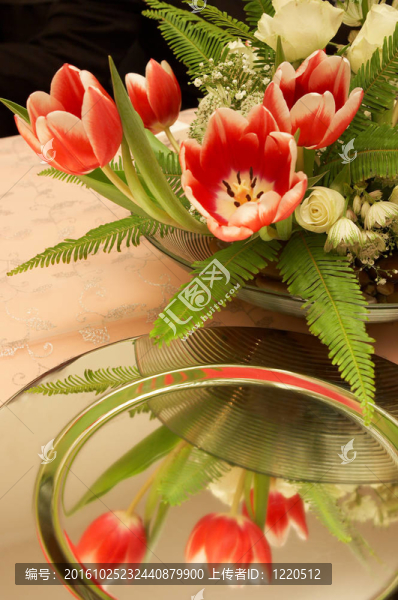 鮮花的節(jié)日桌