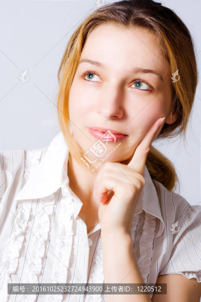 年輕的善解人意的女人