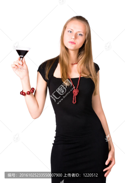 年輕女子帶著一杯酒