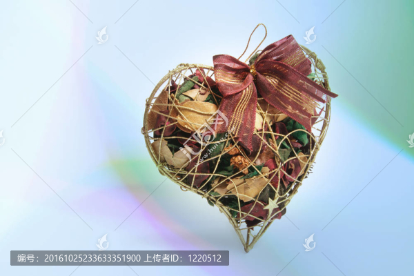 花香在心形盒