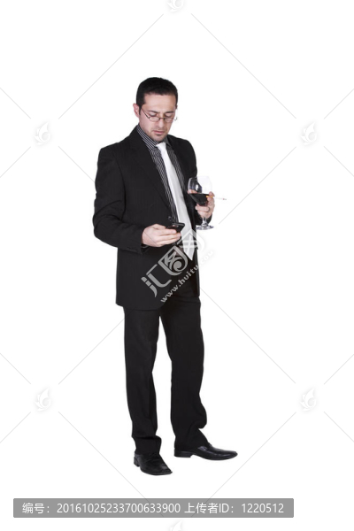 商人用一杯飲料和一支煙慶祝