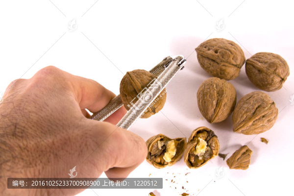 開裂的核桃