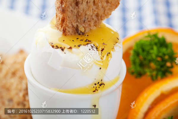 煮雞蛋和烤面包