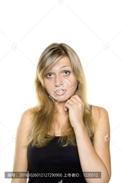 年輕女子看起來驚訝