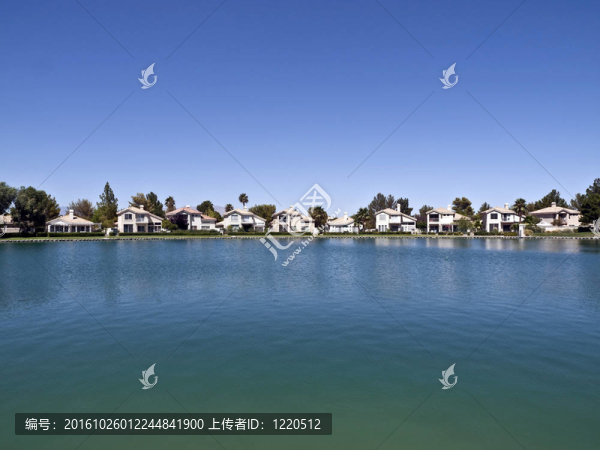 沙漠湖的家