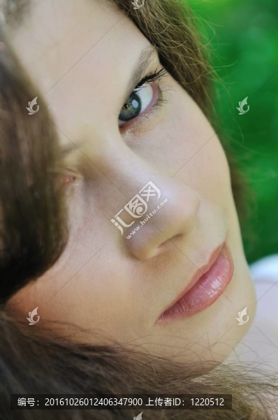 年輕美麗的女人-肖像