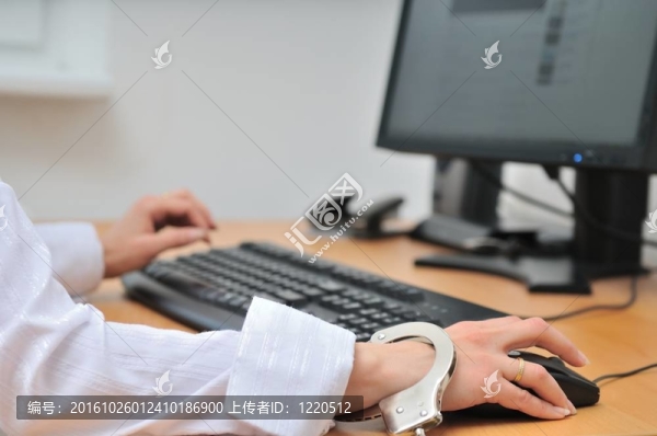 生意人綁著手銬的工作場所